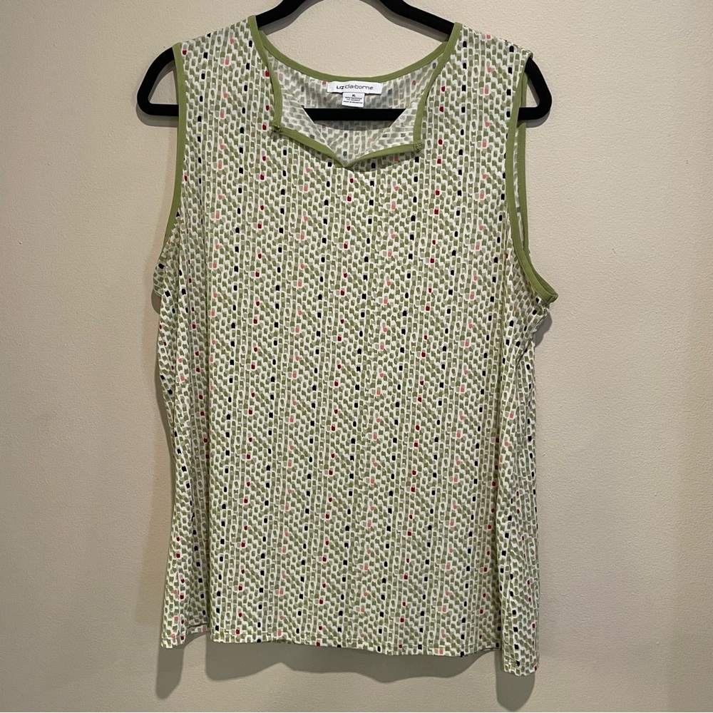 💜Liz Claiborne Trendy Casual Chic green white print sleeveless top Versatile